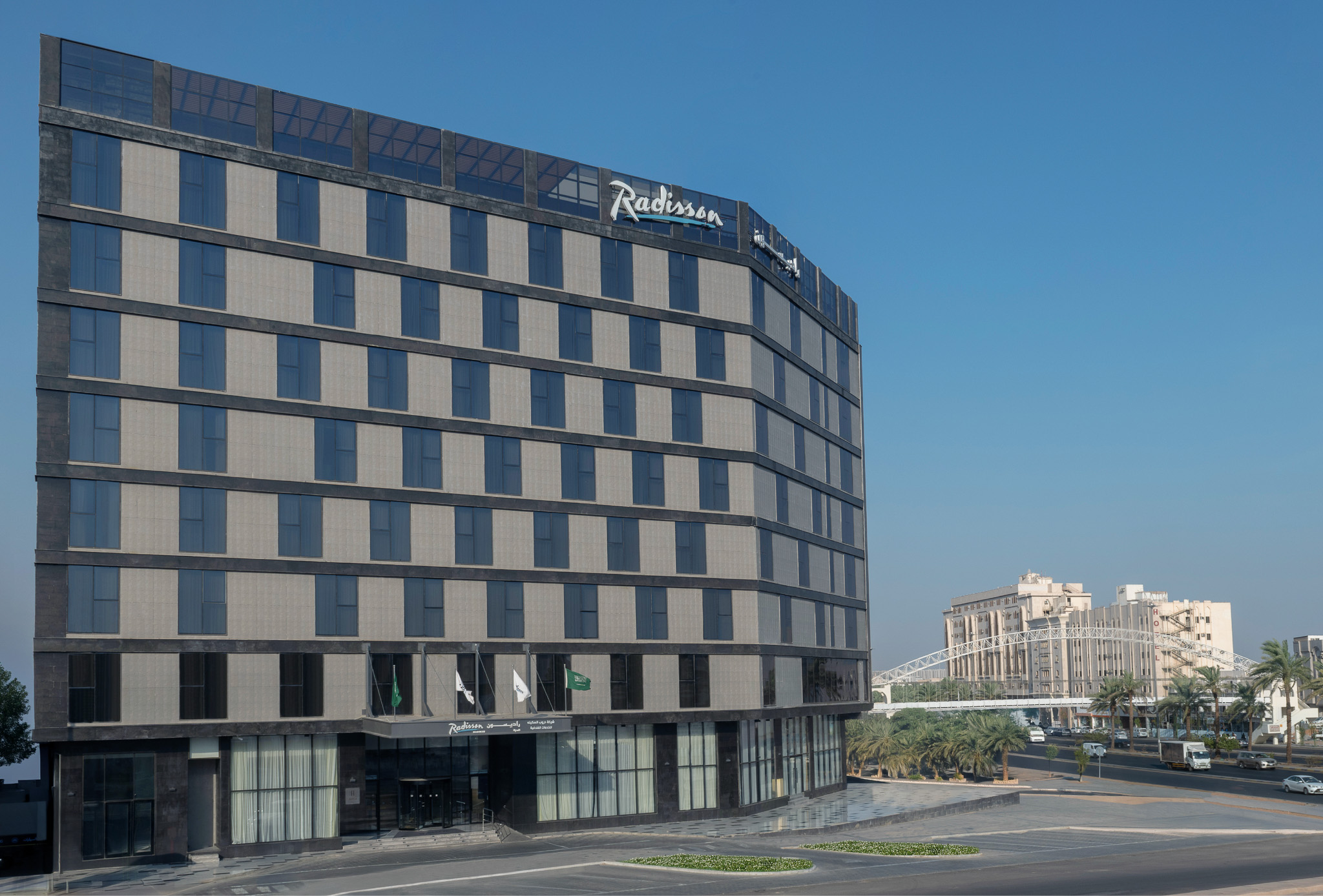 Radisson Hotel Madinah – Hotel Exterior | فندق راديسون المدينة – الواجهة الخارجية للفندق